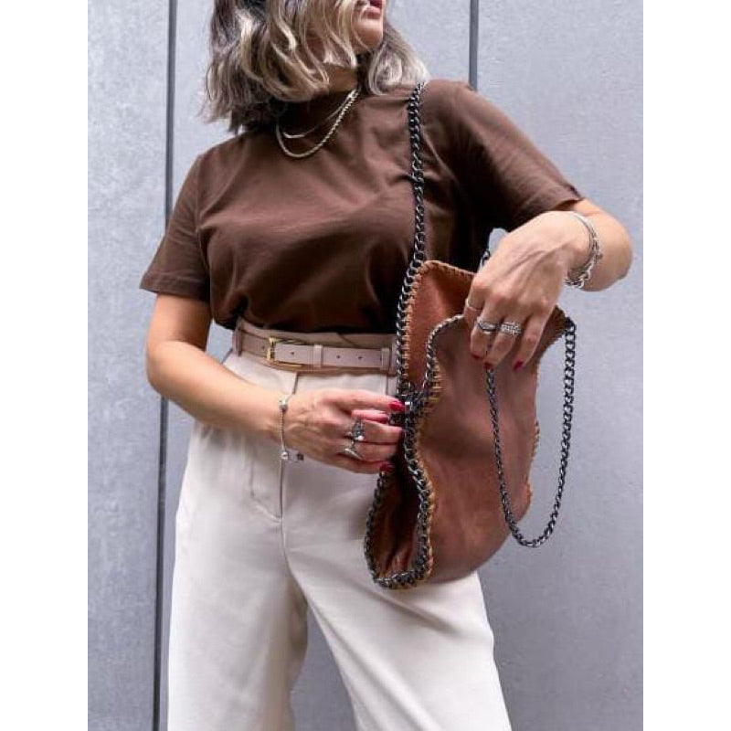 Blusa Penelope – Sofisticação e Versatilidade em Uma Peça
